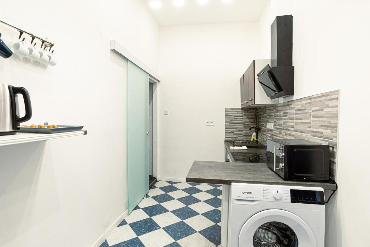 Bella Mia - Entire Apartment Near Liszt Ferenc Ter Βουδαπέστη Εξωτερικό φωτογραφία