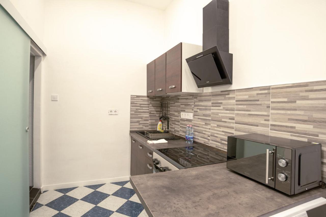 Bella Mia - Entire Apartment Near Liszt Ferenc Ter Βουδαπέστη Εξωτερικό φωτογραφία