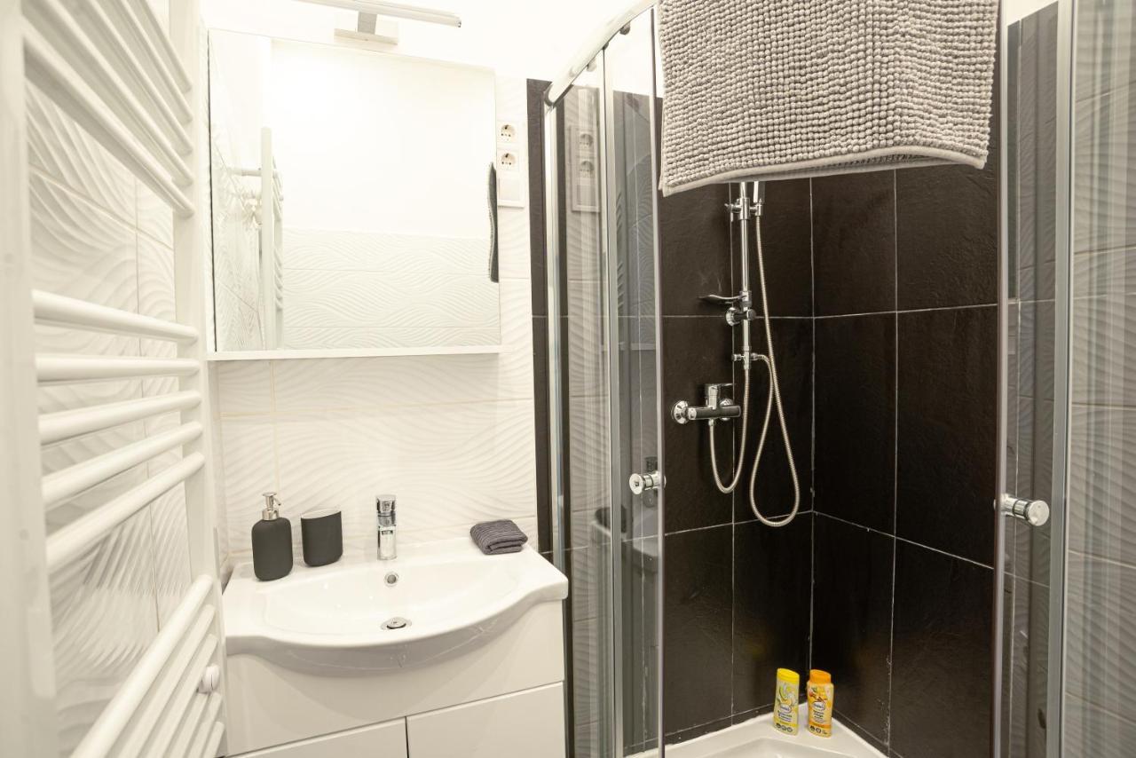 Bella Mia - Entire Apartment Near Liszt Ferenc Ter Βουδαπέστη Εξωτερικό φωτογραφία