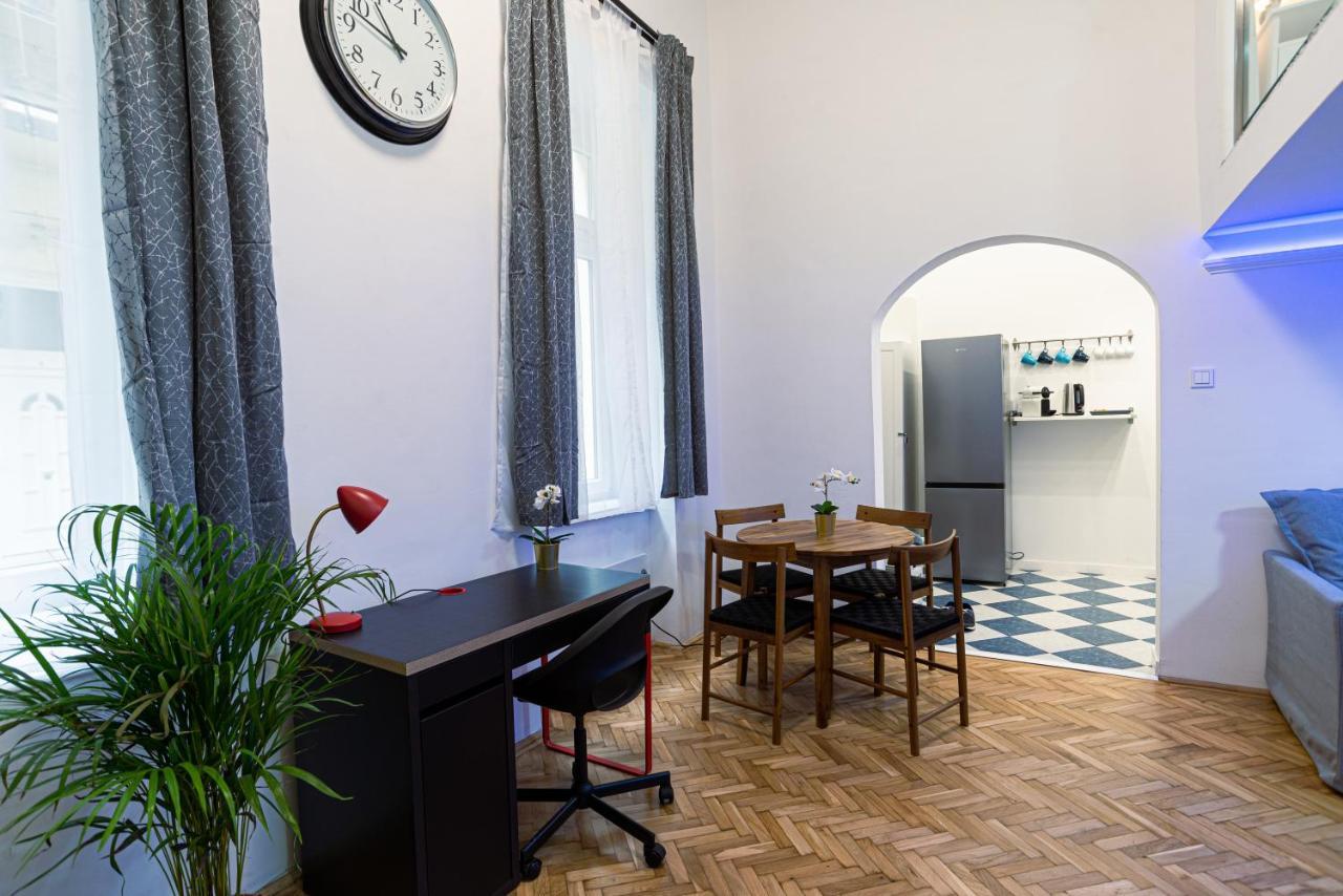 Bella Mia - Entire Apartment Near Liszt Ferenc Ter Βουδαπέστη Εξωτερικό φωτογραφία